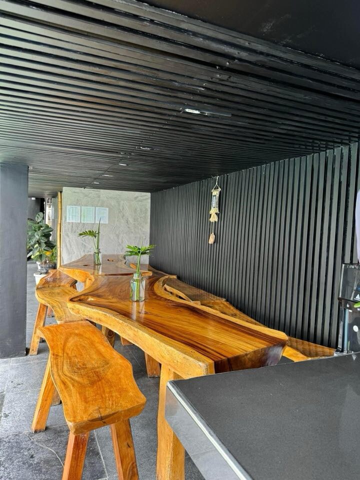 Living area at Lone Pinelake Stay